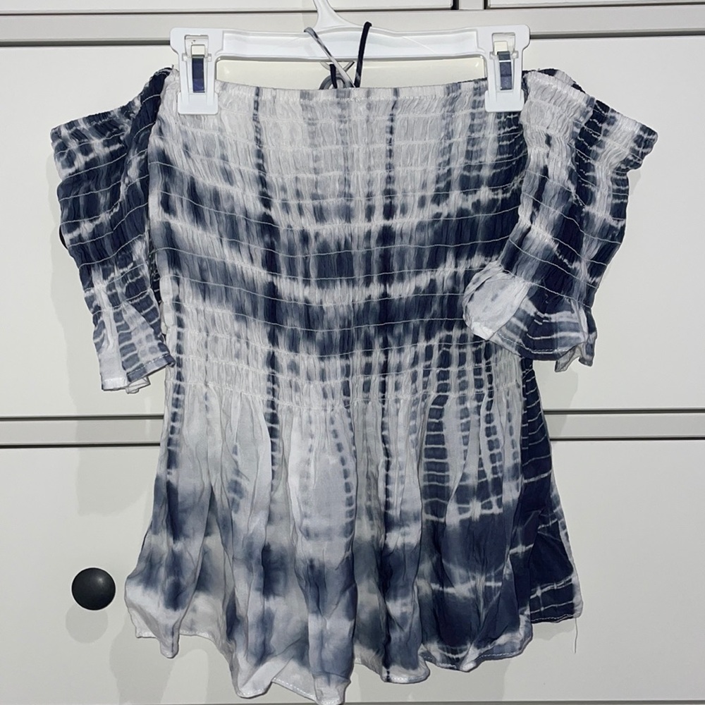 BLUE/WHITE TIE DYE DESIGN BLOUSE